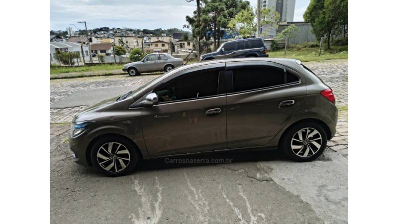 CHEVROLET - ONIX - 2014/2014 - Cinza - R$ 44.990,00