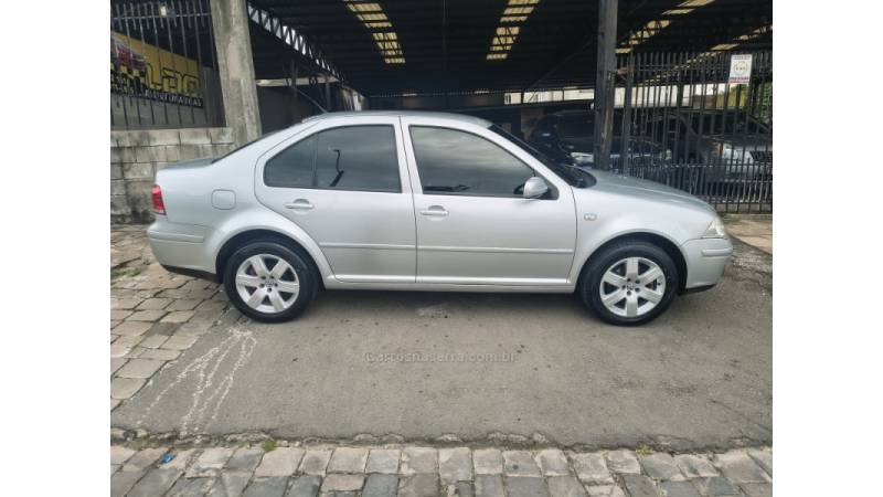 VOLKSWAGEN - BORA - 2010/2011 - Prata - R$ 44.990,00