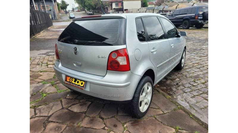 VOLKSWAGEN - POLO - 2002/2003 - Prata - R$ 22.990,00