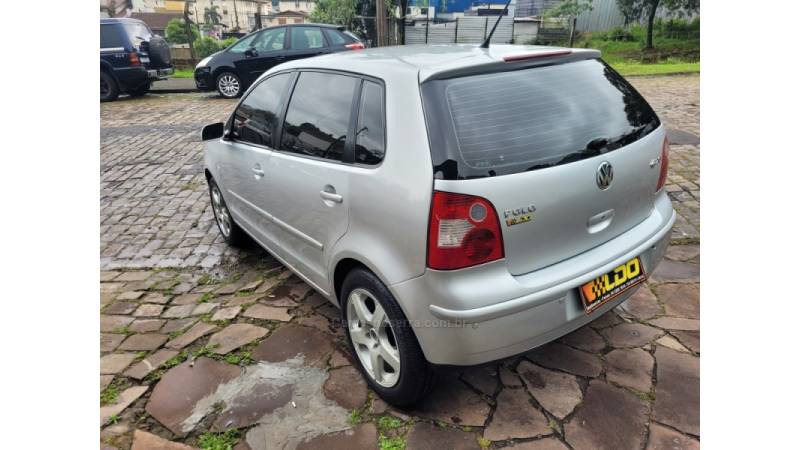 VOLKSWAGEN - POLO - 2002/2003 - Prata - R$ 22.990,00