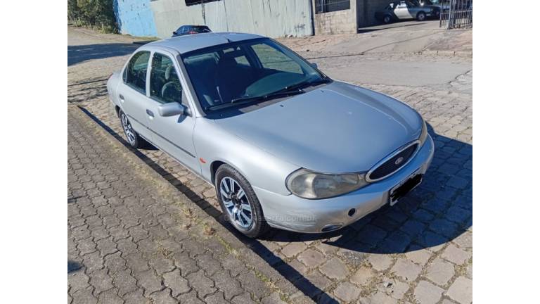 FORD - MONDEO - 1996/1997 - Prata - R$ 11.990,00