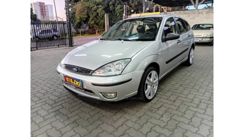 FORD - FOCUS - 2008/2009 - Prata - R$ 22.990,00