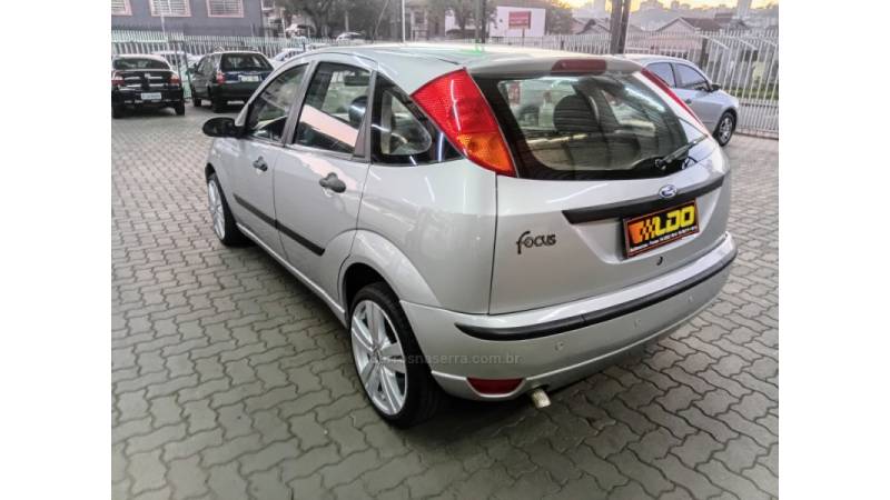 FORD - FOCUS - 2008/2009 - Prata - R$ 22.990,00