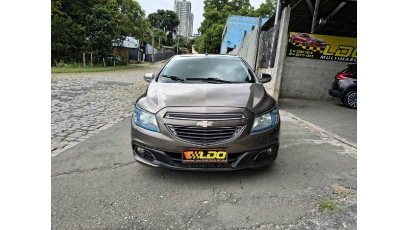 CHEVROLET - ONIX - 2014/2014 - Cinza - R$ 44.990,00