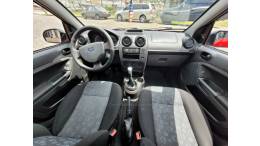 FORD - FIESTA - 2011/2012 - Vermelha - R$ 33.990,00
