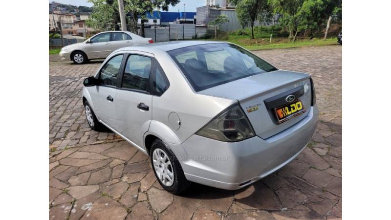 FORD - FIESTA - 2010/2011 - Prata - R$ 33.990,00