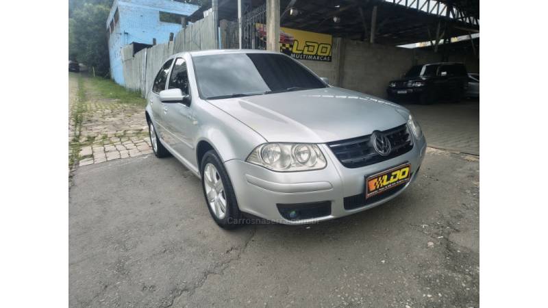 VOLKSWAGEN - BORA - 2010/2011 - Prata - R$ 44.990,00