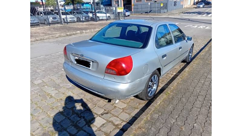 FORD - MONDEO - 1996/1997 - Prata - R$ 11.990,00