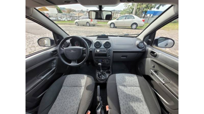 FORD - FIESTA - 2010/2011 - Prata - R$ 33.990,00
