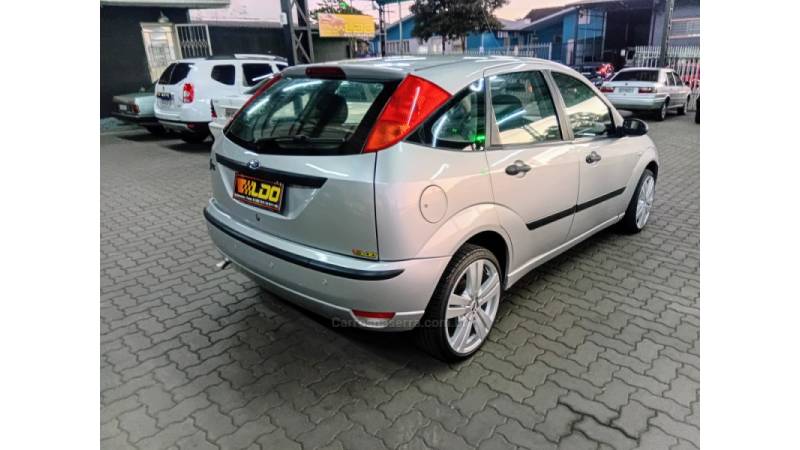 FORD - FOCUS - 2008/2009 - Prata - R$ 22.990,00