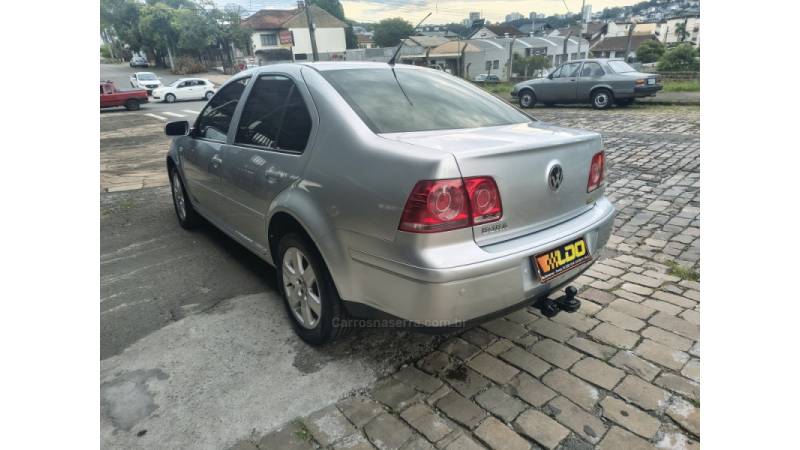 VOLKSWAGEN - BORA - 2010/2011 - Prata - R$ 44.990,00