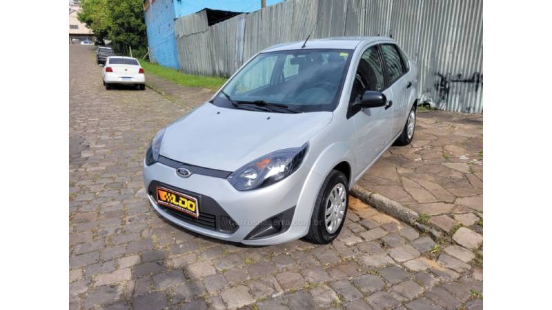 FORD - FIESTA - 2010/2011 - Prata - R$ 33.990,00