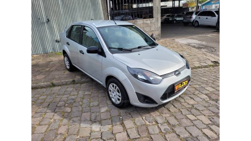 FORD - FIESTA - 2010/2011 - Prata - R$ 33.990,00