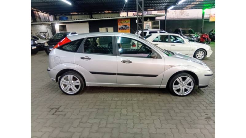FORD - FOCUS - 2008/2009 - Prata - R$ 22.990,00