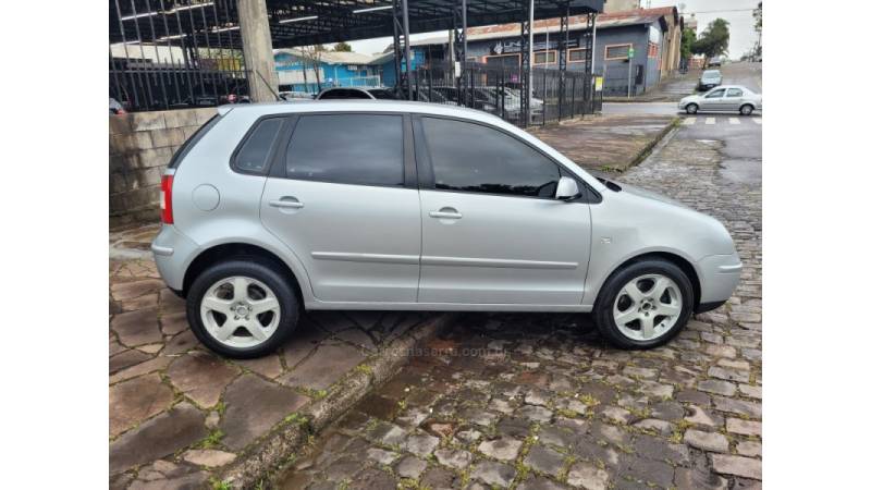 VOLKSWAGEN - POLO - 2002/2003 - Prata - R$ 22.990,00