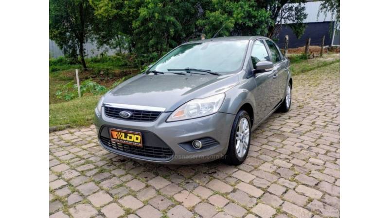 FORD - FOCUS - 2013/2013 - Cinza - R$ 41.500,00