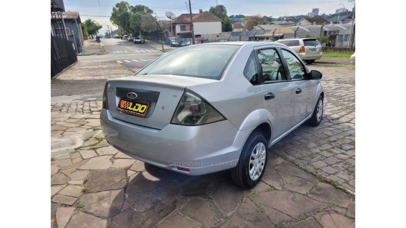 FORD - FIESTA - 2010/2011 - Prata - R$ 33.990,00