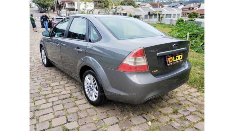 FORD - FOCUS - 2013/2013 - Cinza - R$ 41.500,00