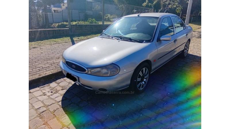 FORD - MONDEO - 1996/1997 - Prata - R$ 11.990,00