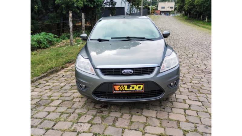 FORD - FOCUS - 2013/2013 - Cinza - R$ 41.500,00