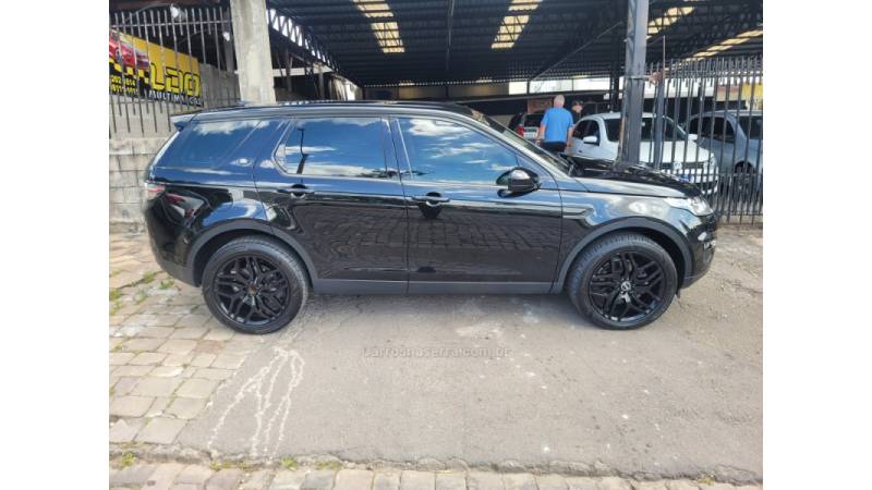 LAND ROVER - DISCOVERY SPORT - 2015/2016 - Preta - R$ 89.990,00