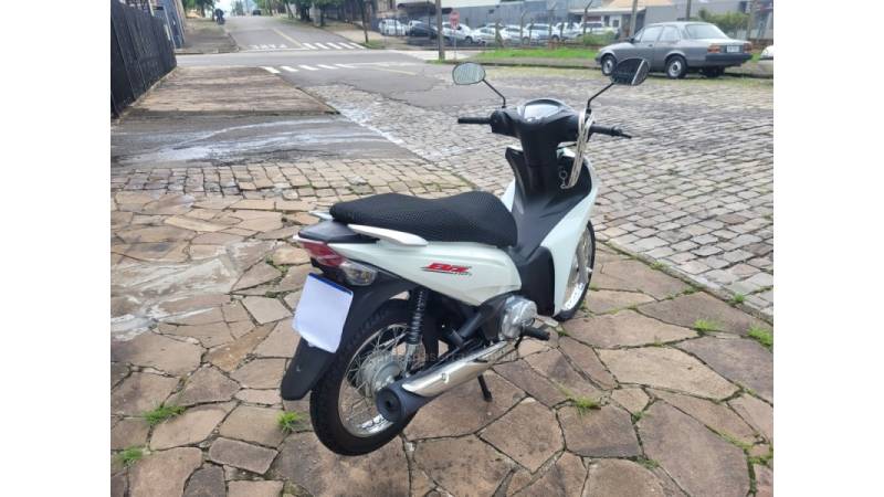 HONDA - BIZ 110I - 2022/2022 - Branca - R$ 13.500,00