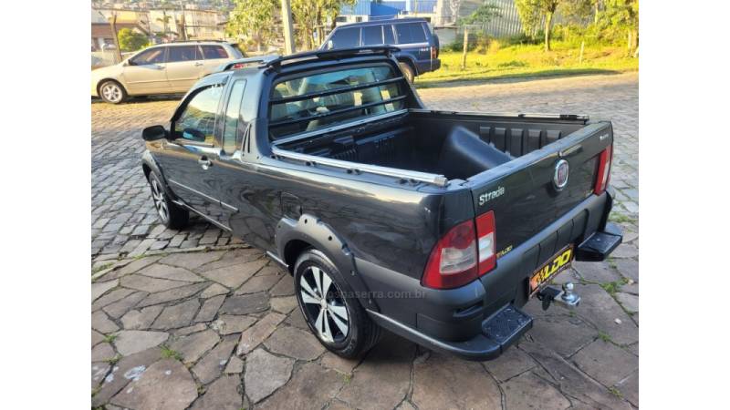 FIAT - STRADA - 2010/2010 - Preta - R$ 30.000,00