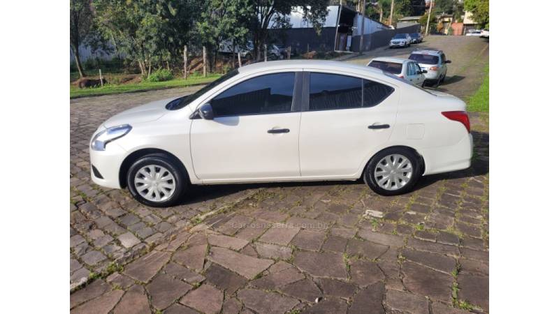 NISSAN - VERSA - 2021/2021 - Branca - R$ 49.990,00