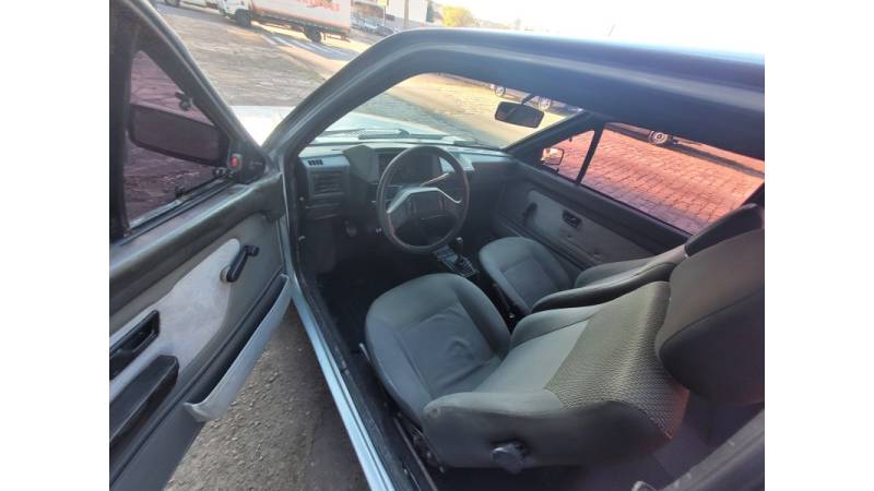 VOLKSWAGEN - GOL - 1992/1992 - Prata - R$ 13.990,00