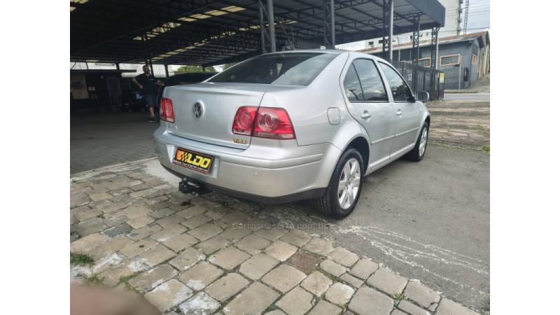 VOLKSWAGEN - BORA - 2010/2011 - Prata - R$ 44.990,00