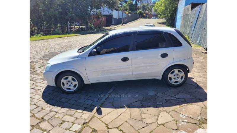CHEVROLET - CORSA - 2010/2011 - Branca - R$ 28.990,00