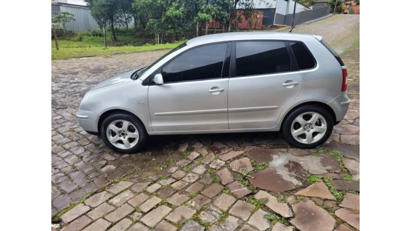 VOLKSWAGEN - POLO - 2002/2003 - Prata - R$ 22.990,00